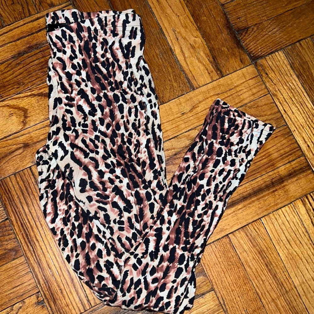 who cares printed leggings size: M